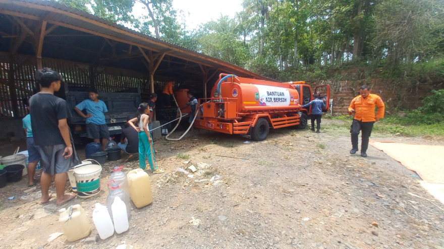 BPBD Kabupaten Ciamis Kirim Bantuan Air Bersih ke Desa Sukajaya